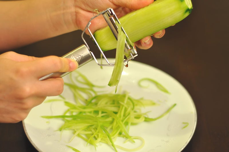 Brieftons Julienne Peeler/Cutter/Slicer: Serrated Stainless Steel Fruit/Vegetable Peeler & Julienne Slicer - Image 5